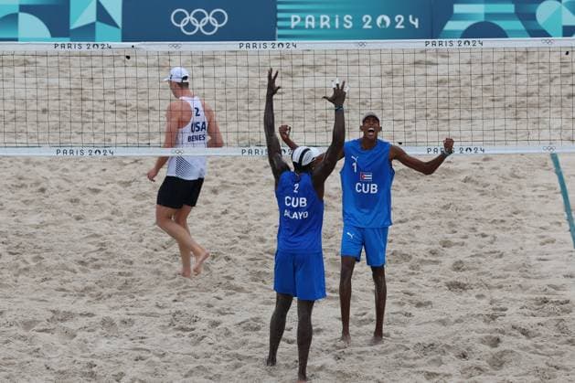 (240727) -- PARIS, July 27, 2024 -- Noslen Diaz Amaro Jorge Luis Alayo Moliner of Cuba celebrate after the men s pool D Beach volleyball, Beachvolleyball match between the United States and Cuba at the Paris 2024 Olympic Games, Olympische Spiele, Olympia, OS in Paris, France, on July 27, 2024. Huang Zongzhi) (PARIS2024)FRANCE-PARIS-BEACH VOLLEYBALL-MEN S PRELIMINARY huangzongzhi 