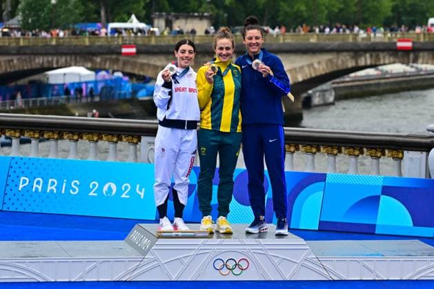 Siegerehrung Einzelzeitfahren Frauen ITT Olympia 2024 Paris Grace BROWN (Australien), Anna HENDERSON (Großbritannien), Chloe DYGERT (USA) Siegerehrung Radsport, Strassenrennen, Einzelzeitfahren Frauen ITT 32,4 Kilometer, Women Individual Time Trial Olympia 27.07.2024 Paris