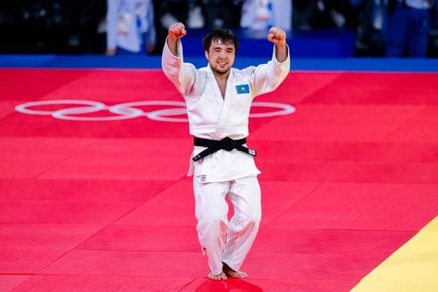 240727 Yeldos Smetov of Kazakhstan celebrates after the men™s 60 kg final judo match against Luka Mkheidze of France during day 1 of the Paris 2024 Olympic Games, Olympische Spiele, Olympia, OS on July 27, 2024 in Paris. Photo: Ludvig Thunman BILDBYRAN kod LT LT0643 judo olympic games olympics os ol olympiska spel olympiske leker paris 2024 paris-os paris-ol 1 bbeng jubel Copyright: LUDVIGxTHUNMAN BB240727LT157