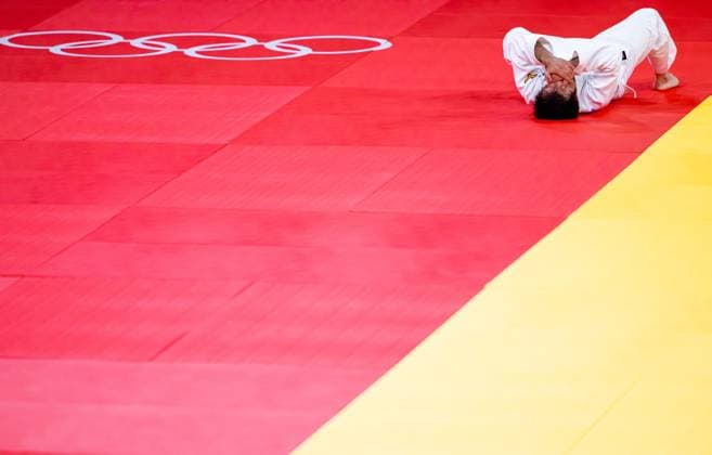 240727 Yeldos Smetov of Kazakhstan celebrates after the men™s 60 kg final judo match against Luka Mkheidze of France during day 1 of the Paris 2024 Olympic Games, Olympische Spiele, Olympia, OS on July 27, 2024 in Paris. Photo: Ludvig Thunman BILDBYRAN kod LT LT0643 judo olympic games olympics os ol olympiska spel olympiske leker paris 2024 paris-os paris-ol 1 bbeng jubel Copyright: LUDVIGxTHUNMAN BB240727LT159