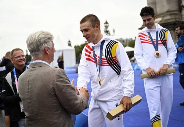 Belgian gold medallist Remco Evenepoel and King Philippe - Filip of Belgium meet after the men s time trial event at the Paris 2024 Olympic Games, Olympische Spiele, Olympia, OS on Saturday 27 July 2024 in Paris, France . The Games of the XXXIII Olympiad are taking place in Paris from 26 July to 11 August. The Belgian delegation counts 165 athletes in 21 sports. JASPERxJACOBS  x97170710x