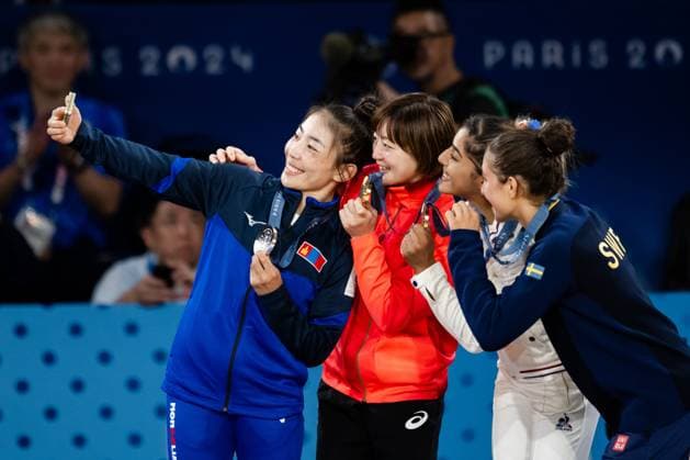 240727 Baasankhuu Bavuudorj of Mongolia, Natsumi Tsunoda of Japan, Shirine Boukli of France and Tara Babulfath of Sweden at the price ceremony after women™s -48kg judo finals during day 1 of the Paris 2024 Olympic Games, Olympische Spiele, Olympia, OS on July 27, 2024 in Paris. Photo: Ludvig Thunman BILDBYRAN kod LT LT0643 judo olympic games olympics os ol olympiska spel olympiske leker paris 2024 paris-os paris-ol 1 bbeng jubel Copyright: LUDVIGxTHUNMAN BB240727LT175