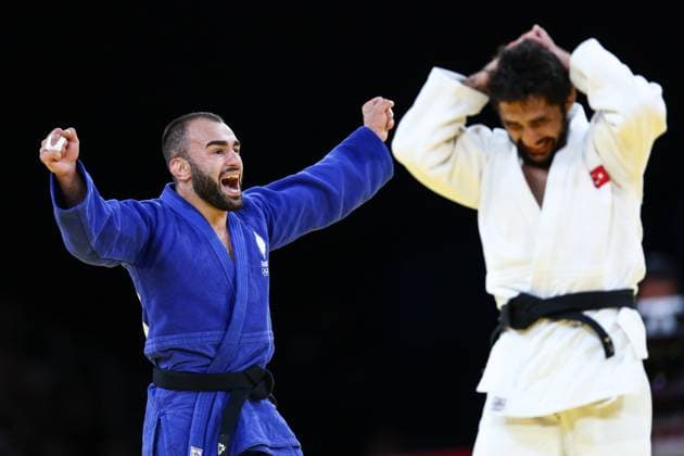 Bilder des Jahres 2024, Sport 07 Juli Sport Themen der Woche KW30 Sport Bilder des Tages OLYMPICS - Olympic Summer Games 2024 PARIS,FRANCE,27.JUL.24 - OLYMPICS, JUDO - Olympic Summer Games Paris 2024, -60kg, men. Image shows the rejoicing of Luka Mkheidze (FRA) and the disappointment of Salih Yildiz (TUR).  GEPAxpictures xArminxRauthner