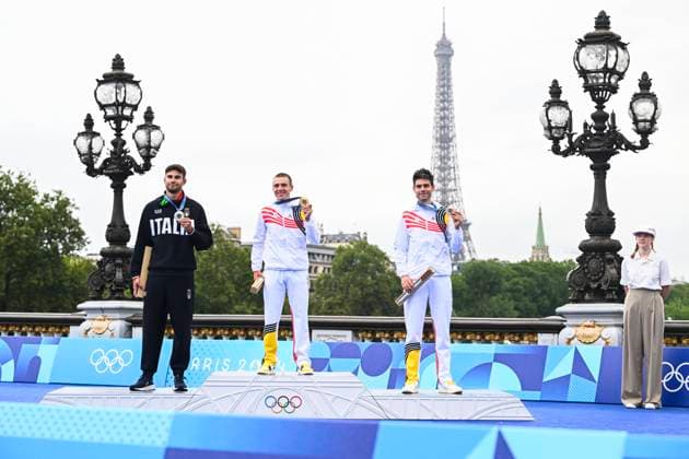Paris 2024 Olympic Games, Olympische Spiele, Olympia, OS - 27 07 2024 PARIS, FRANCE - JULY 27 : Evenepoel Remco (BEL) Cycling - Road - Individual Time Trial (Male), Van Aert Wout (BEL) Cycling - Road - Individual Time Trial (Male), Ganna Filippo (ITA) on the podium during the XXXIII Paris 2024 Summer Olympic Games on July 27, 2024 in Paris, France, 27 07 2024 Paris France  Copyright: xVincentxKalutx
