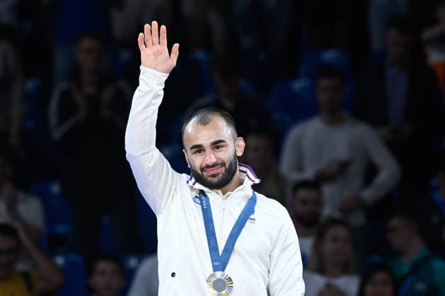 Luka Mkheidze ( FRA ) celebrates with his medal during the 2024 Judo Olympics Games at Arena Champ de Mars on July 27, 2024 in Paris, France. ( Photo by federico pestellini DPPI Panoramic ) - JO 2024 : JUDO - Jeux Olympiques 2024 - Paris2024 - Paris - 27 07 2024 DPPI Panoramic 