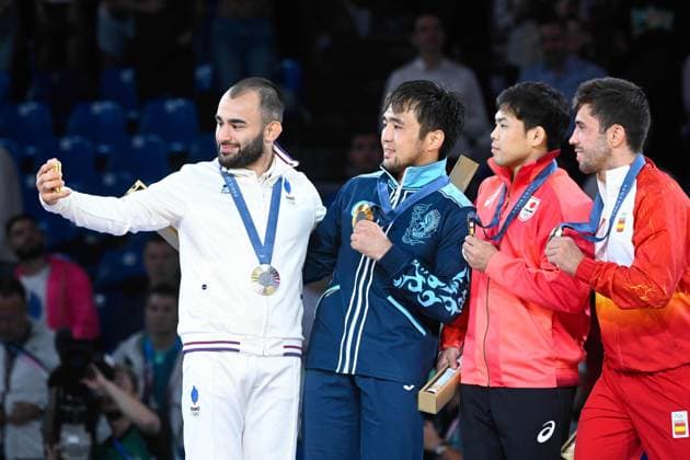 Yeldos Smetov ( KAZ ) , Luka Mkheidze ( FRA ) , Francisco Garrigos ( ESP ) and Ryuju Nagamaya ( JPN ) celebrate with their medals during the 2024 Judo Olympics Games at Arena Champ de Mars on July 27, 2024 in Paris, France. ( Photo by federico pestellini DPPI Panoramic ) - JO 2024 : JUDO - Jeux Olympiques 2024 - Paris2024 - Paris - 27 07 2024 DPPI Panoramic 