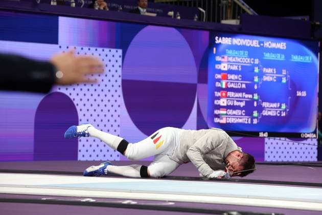 Bilder des Jahres 2024, Sport 07 Juli Sport Themen der Woche KW30 Sebastien Patrice of France competes against Mathias Szabo of Germany in the Men Sabre Individual during the 2024 Summer Olympics at the Grand Palais in Paris, France, on Saturday, July 27, 2024, on the first day Olympic events. Szabo won 15-13.  FRAPatricevsGERSzabo131 MAYAxVIDON-WHITE