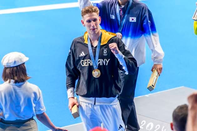 FRA, Olympische Sommerspiele Paris 2024, Schwimmen , Finale 400Meter Herren 27.07.2024, Bercy Arena, Paris, FRA, Olympische Sommerspiele Paris 2024, Schwimmen , Finale 400Meter Herren , im Bild MAERTENS Lukas (GER) gewinnt die Goldmedaille