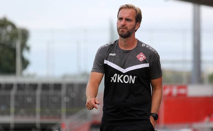v.li.: Co-Trainer Ronny Ermel (FC Würzburger Kickers), Einzelbild, 26.07.2024, Würzburg (Deutschland), Fussball, Regionalliga Bayern, FC Würzburger Kickers - Schwaben Augsburg, DFB DFL REGULATIONS PROHIBIT ANY USE OF PHOTOGRAPHS AS IMAGE SEQUENCES AND OR QUASI-VIDEO.