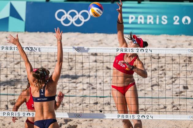 July 28, 2024, Paris, Paris, FRANCE: Fernandez Steiner Liliana of Spain in action during Beach volleyball, Beachvolleyball women s preliminary phase - Pool A on Eiffel Tower Stadium - Centre Court during the Paris 2024 Olympics Games on July 28, 2024 in Paris, France. Paris FRANCE - ZUMAa181 20240728_zaa_a181_008 Copyright: xAlvaroxDiazx