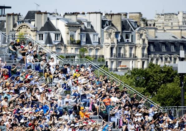 PARIS - Audience during the men s Beach volleyball, Beachvolleyball group match between the Netherlands and Italy during the Olympic Games, Olympische Spiele, Olympia, OS in France. ANP KOEN VAN WEEL xVIxANPxSportx xxANPxIVx 504423546 originalFilename: 504423546.jpg