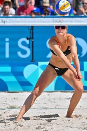Olympische Spiele (Beachvolleyball); Paris 28.07.2024 Vorrunde, Frauen, GER-FRA; Svenja Mueller, Copyright: xBEAUTIFULxSPORTS TomxBlochx