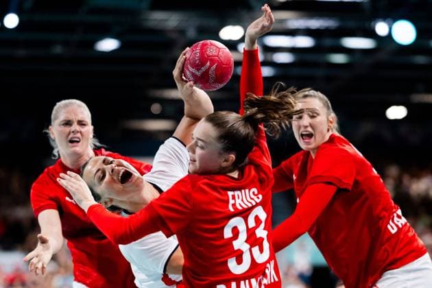 Sport Themen der Woche KW30 Sport Bilder des Tages 240728 Nora Mork of Norway in women™s preliminary round handball match between Denmark and Norway during day 2 of the Paris 2024 Olympic Games, Olympische Spiele, Olympia, OS on July 28, 2024 in Paris. Photo: Vegard Grott BILDBYRAN kod VG VG0634 bbeng olympic games olympics os ol olympiska spel olympiske leker paris 2024 paris-os paris-ol handball handboll handball norge norway danmark denmark dam *** 240728 Nora Mork of Norway in women™s preliminary round handball match between Denmark and Norway during day 2 of the Paris 2024 Olympic Games on July 28, 2024 in Paris Photo Vegard Grott BILDBYRAN kod VG VG0634 bbeng olympic games olympics os ol olympiska spelen olympiske leker paris 2024 paris os paris ol handball handboll handball norge norway danmark denmark dam  Copyright: VEGARDxGRoTT BB240728VG045