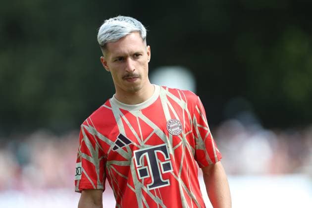 Bryan Zaragoza (FC Bayern München) schaut, Testspiel, 1.FC Düren vs FC Bayern München, Karl-Knipprath-Stadion am 28. July 2024 in Jülich, Deutschland. (Foto von Oliver Kaelke DeFodi Images) Bryan Zaragoza (FC Bayern München) looks on, Testspiel, 1.FC Düren vs FC Bayern München, Karl-Knipprath-Stadion on July 28, 2024 in Juelich, Germany. (Photo by Oliver Kaelke DeFodi Images) Defodi-678_2024_07_28_OK_FCDFCB_0061