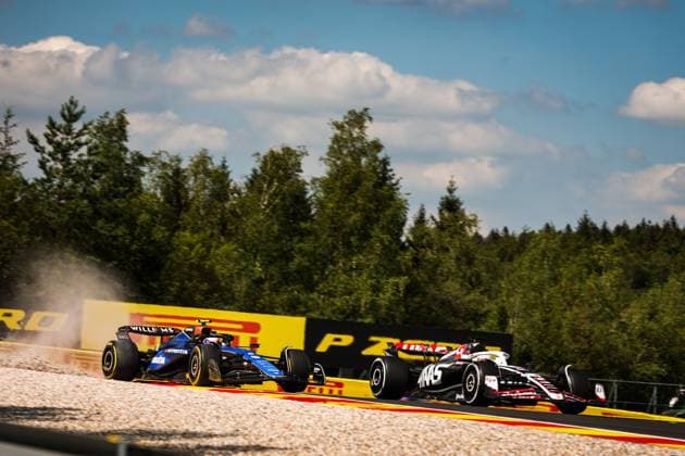 02 SARGEANT Logan (usa), Williams Racing FW46, 20 MAGNUSSEN Kevin (den), Haas F1 Team VF-24 Ferrari, action during the Formula 1 Rolex Belgian Grand Prix 2024, 14th round of the 2024 Formula One World Championship, WM, Weltmeisterschaft from July 26 to 28, 2024 on the Circuit de Spa-Francorchamps, in Stavelot, Belgium - F1 - BELGIAN GRAND PRIX 2024 DPPI Panoramic  240728_R14_BELGIO_DP_AV6_4098