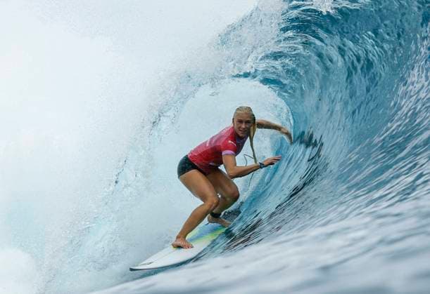 Bilder des Jahres 2024, Sport 07 Juli Sport Themen der Woche KW30 Sport Bilder des Tages (240728) -- TAHITI, July 28, 2024 -- Tatiana Weston-Webb of Brazil competes during women s round 1 of surfing during the Paris 2024 Olympic Games, Olympische Spiele, Olympia, OS in Teahupo o, on the French Polynesian Island of Tahiti, on July 27, 2024. (Photo by POOL Xinhua) (PARIS2024)FRENCH POLYNESIA-TAHITI-OLY-SUFRING BENxTHOUARD 