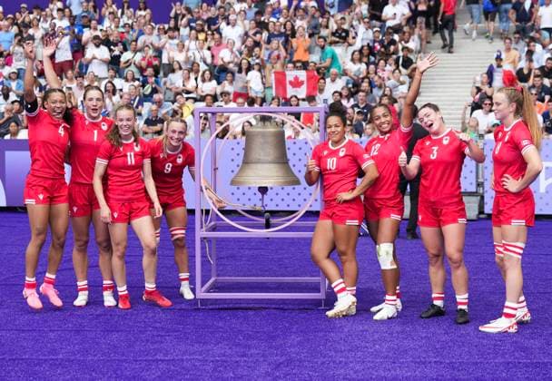 July 28, 2024, Paris, FRANCE: Team Canada rings the bell after defeating Fiji during Women rugby 7s action at the Paris Summer Olympics in Paris, France on Sunday, July 28, 2024. Canada News - July 28, 2024  - ZUMAc35_ 20240728_zaf_c35_058 Copyright: xNathanxDenettex