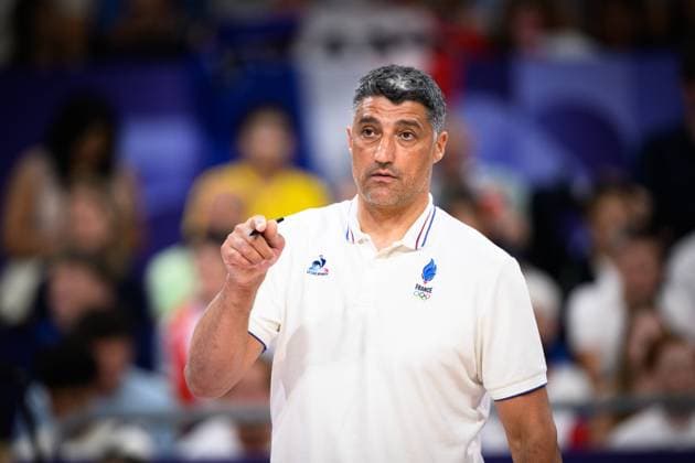 28.07.2024, Paris, Arena Paris Süd Volleyball, Olympische Spiele, Vorrunde, Frankreich (FRA) vs. Serbien (SRB) Andrea Giani (Trainer Coach FRA)