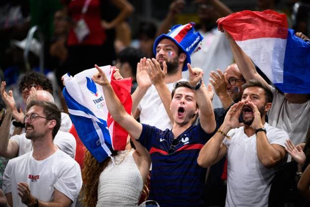 28.07.2024, Paris, Arena Paris Süd Volleyball, Olympische Spiele, Vorrunde, Frankreich (FRA) vs. Serbien (SRB) Feature Zuschauer Fans Frankreich