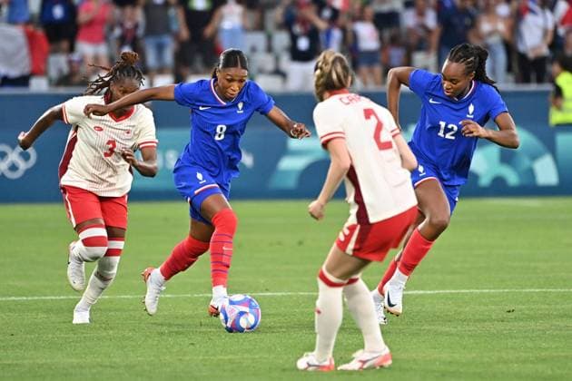 JEUX OLYMPIQUES PARIS 2024 PHOTOPQR LE PROGRES Rémy PERRIN - Saint-Étienne 28 07 2024 - JO Paris 2024 -Match de football féminin Jeux Olympiques Paris 2024 entre la France et le Canada. Au stade Geoffroy-Guichard de Saint-Etienne. Geyoro - The Paris 2024 Summer Olympic Games, Olympische Spiele, Olympia, OS (Jul 26-Aug 11, 2024). July 28, 2024
