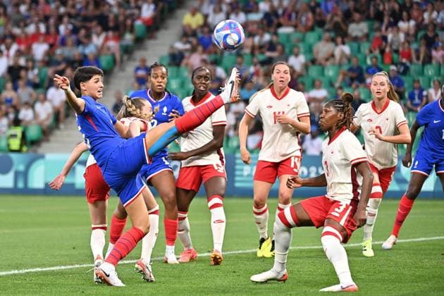 JEUX OLYMPIQUES PARIS 2024 PHOTOPQR LE PROGRES Rémy PERRIN - Saint-Étienne 28 07 2024 - JO Paris 2024 -Match de football féminin Jeux Olympiques Paris 2024 entre la France et le Canada. Au stade Geoffroy-Guichard de Saint-Etienne. De Almeida - The Paris 2024 Summer Olympic Games, Olympische Spiele, Olympia, OS (Jul 26-Aug 11, 2024). July 28, 2024