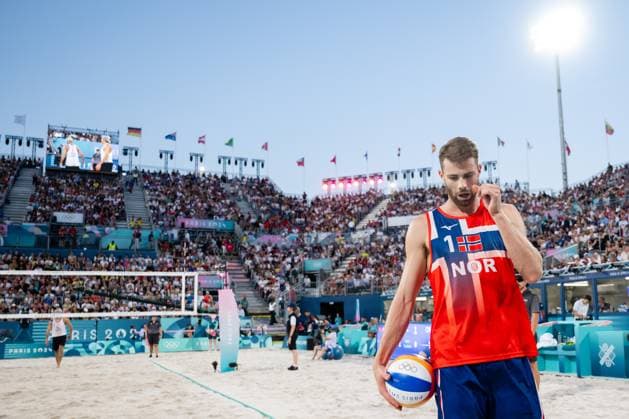 240728 Anders Mol of Norway in men s preliminary round Beach volleyball, Beachvolleyball match between Norway and Chile during day 2 of the Paris 2024 Olympic Games, Olympische Spiele, Olympia, OS on July 28, 2024 in Paris. Photo: Jon Olav Nesvold BILDBYRAN COP 217 VG0635 bbeng olympic games olympics os ol olympiska spel olympiske leker paris 2024 paris-os paris-ol beachvolleyboll beach volleyball sandvolleyball Copyright: JONxOLAVxNESVOLD BB240728JE155