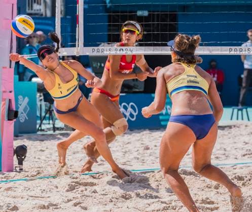 July 28, 2024, Paris, Ile de France, France: CAROLINA SOLBERG SALGADO (BRA) (1) plays the ball against Team Japan (JPN) in the Preliminary Phase - Pool E Women s Beach volleyball, Beachvolleyball at the Stade Tour Eiffel stadium during the 2024 Paris Summer Olympics in Paris, France. Paris France - ZUMAa161 20240728_oly_a161_040 Copyright: xWalterxArcex