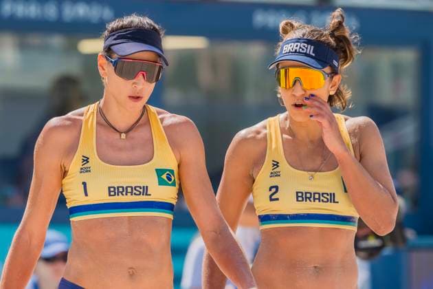 July 28, 2024, Paris, Ile de France, France: CAROLINA SOLBERG SALGADO (BRA) (1) and BARBARA SEIXAS DE FREITAS (BRA) (2) talk strategy during their match against Team Japan (JPN) in the Preliminary Phase - Pool E Women s Beach volleyball, Beachvolleyball at the Stade Tour Eiffel stadium during the 2024 Paris Summer Olympics in Paris, France. Paris France - ZUMAa161 20240728_oly_a161_063 Copyright: xWalterxArcex