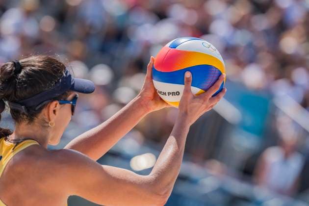 July 28, 2024, Paris, Ile de France, France: CAROLINA SOLBERG SALGADO (BRA) (1) serves against Team Japan (JPN) in the Preliminary Phase - Pool E Women s Beach volleyball, Beachvolleyball at the Stade Tour Eiffel stadium during the 2024 Paris Summer Olympics in Paris, France. Paris France - ZUMAa161 20240728_oly_a161_067 Copyright: xWalterxArcex