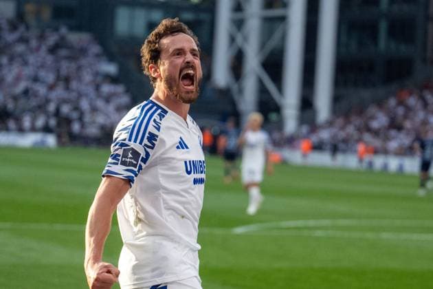 Sport Themen der Woche KW30 Sport Bilder des Tages FC Copenhagen v Aarhus GF, 3F Superliga football, Copenhagen, Denmark Copenhagen, Denmark. 28th, July 2024. Thomas Delaney (27) of FC Copenhagen scores the 3-2 winner during the 3F Superliga match between FC Copenhagen and Aarhus GF at Parken in Copenhagen. Copenhagen Denmark  Copyright: xGonzalesxPhoto TobiasxJorgensenx