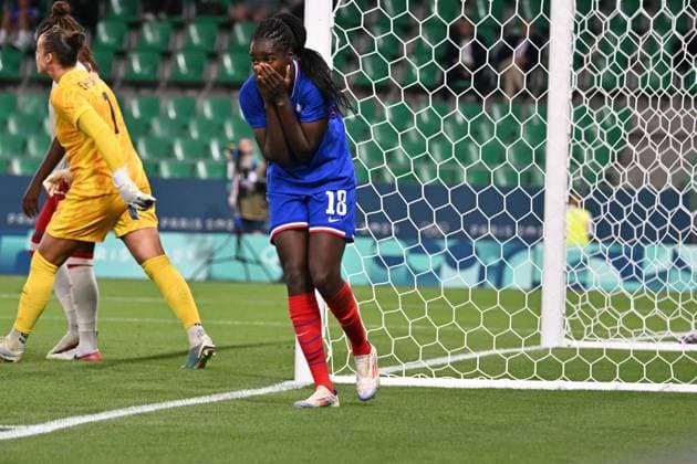 Paris 2024, Fußball, Frauen, Frankreich - Kanada Griedge Mbock (France) , women football, Argentina vs Morocco , Women preliminary round during the Olympic Games, Olympische Spiele, Olympia, OS Paris 2024 JO 2024 : FOOTBALL FEMININ - France vs Canada - Jeux Olympiques 2024 - Paris2024 - Saint-Etienne - 28 07 2024 DPPI Panoramic 