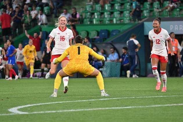 Paris 2024, Fußball, Frauen, Frankreich - Kanada Joy of Janine Beckie and other players (Canada), women football, Argentina vs Morocco , Women preliminary round during the Olympic Games, Olympische Spiele, Olympia, OS Paris 2024 JO 2024 : FOOTBALL FEMININ - France vs Canada - Jeux Olympiques 2024 - Paris2024 - Saint-Etienne - 28 07 2024 DPPI Panoramic 
