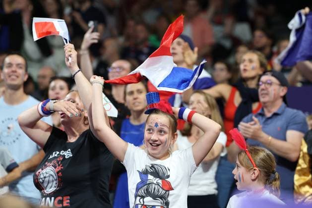 (240728) -- PARIS, July 28, 2024 -- A fan of France celebrates during the volleyball men s preliminary round pool A match between France and Serbia at Paris 2024 Olympic Games, Olympische Spiele, Olympia, OS in Paris, France, July 28, 2024. ) (PARIS2024) FRANCE-PARIS-OLY-VOLLEYBALL LixGang 