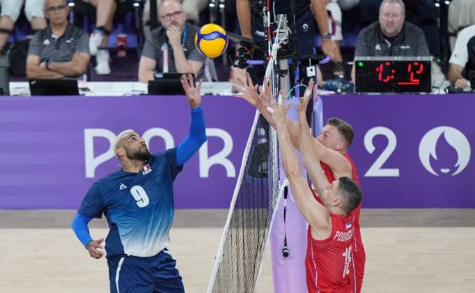 (240728) -- PARIS, July 28, 2024 -- Earvin Ngapeth (L) of France attacks during the volleyball men s preliminary round pool A match between France and Serbia at Paris 2024 Olympic Games, Olympische Spiele, Olympia, OS in Paris, France, July 28, 2024. ) (PARIS2024) FRANCE-PARIS-OLY-VOLLEYBALL LixGang 