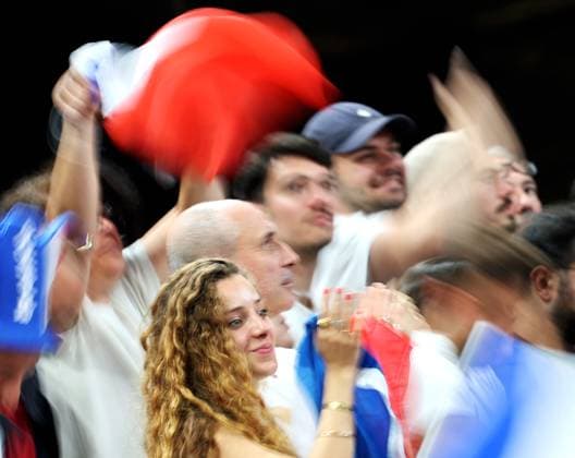 (240728) -- PARIS, July 28, 2024 -- Fans of France celebrate during the volleyball men s preliminary round pool A match between France and Serbia at Paris 2024 Olympic Games, Olympische Spiele, Olympia, OS in Paris, France, July 28, 2024. ) (PARIS2024) FRANCE-PARIS-OLY-VOLLEYBALL LixGang 