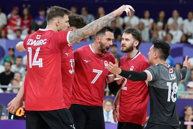 Paris 2024, Volleyball, Männer, Kanada - Slowenien (240728) -- PARIS, July 28, 2024 -- Stephen Timothy Maar (C) of Canada celebrates with teammates during the men s preliminary round pool A volleyball match between Slovenia and Canada at Paris 2024 Olympic Games, Olympische Spiele, Olympia, OS in Paris, France, July 28, 2024. ) (PARIS2024)FRANCE-PARIS-OLY-VOLLEYBALL LixGang