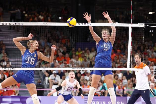 PARIS, 29-07-2024, Paris 2024 Olympic Games, Olympische Spiele, Olympia, OS Paris South Arena, Volleyball women, Netherlands - Turkey, Indy Baijens (L) and Jolien Knollema, during the game France: Olympic Games - Volleyball women Netherlands - Turkey (Paris 2024)  x25875316x Copyright: