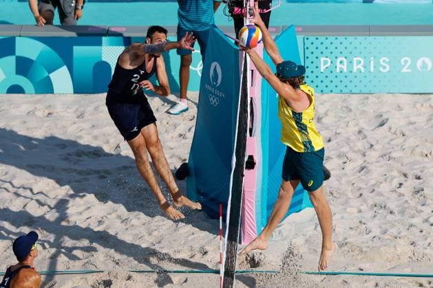 July 29, 2024, Paris, Paris, FRANCE: Samuele Cottafava of Italy and Paolo Nicolai of Italy competes against Izac Carracher of Australia and Mark Nicolaidis of Australia during Beach volleyball, Beachvolleyball Men s Preliminary Phase - Pool A match at Eiffel Tower Stadium - Centre Court during the Paris 2024 Olympics Games on July 29, 2024 in Paris, France. Paris FRANCE - ZUMAa181 20240729_zaa_a181_020 Copyright: xManuxReinox