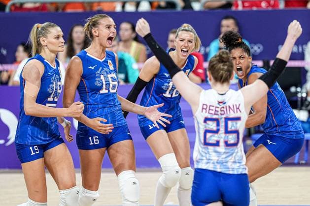 2024-07-29 Volleybal - Olympic Games, Olympische Spiele, Olympia, OS Paris 2024 - Day 3 PARIS, FRANCE - JULY 29: Nika Daalderop of the Netherlands, Indy Baijens of the Netherlands, Britt Bongaerts of the Netherlands, Florien Reesink of the Netherlands celebrate during the Volleybal - Olympic Games Paris 2024 match between Netherlands and Turkiye on Day 3 at Paris Arena on July 29, 2024 in Paris, France. (Photo by Andre Weening BSR Agency) Paris France Content not available for redistribution in The Netherlands directly or indirectly through any third parties. Copyright: xBSRxAgencyx