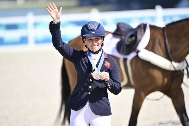 PARIS, FRANKRIKE 20240729 Storbritanniens Laura Collett blev trea pa London 52 under finalen i individuell hoppning i fälttävlan pa OS-arenan i Versailles under sommar-OS i Paris 2024.