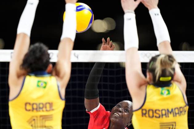 (240729) -- PARIS, July 29, 2024 -- Leonida Kasaya (C) of Kenya competes during the women s preliminary round pool B of volleyball between Brazil and Kenya at the Paris 2024 Olympic Games, Olympische Spiele, Olympia, OS in Paris, France, July 29, 2024. Li Gang) (PARIS2024) FRANCE-PARIS-OLY-VOLLEYBALL ligang 