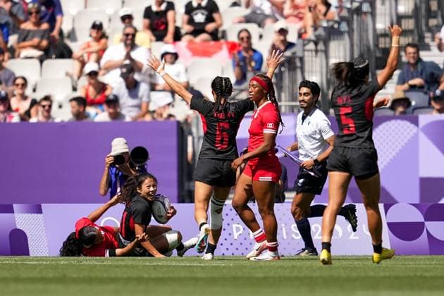 (240729) -- PARIS, July 29, 2024 -- Liu Xiaoqian (2nd L) of China celebrates scoring during the rugby sevens women s pool A match between China and Canada at Paris 2024 Olympic Games, Olympische Spiele, Olympia, OS in Paris, France, July 29, 2024. Xu Chang) (PARIS2024) FRANCE-PARIS-OLY-RUGBY SEVENS xuchang 