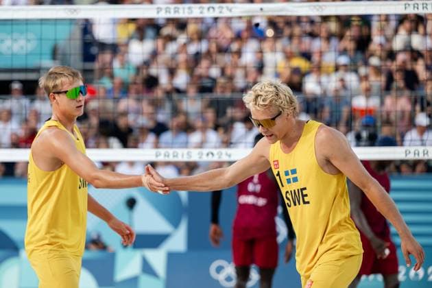 240729 David Ahman and Jonatan Hellvig of Sweden in men s preliminary round Beach volleyball, Beachvolleyball match between Sweden and Qatar during day 3 of the Paris 2024 Olympic Games, Olympische Spiele, Olympia, OS on July 29, 2024 in Paris. Photo: Vegard Grott BILDBYRAN kod VG VG0637 bbeng olympic games olympics os ol olympiska spel olympiske leker paris 2024 paris-os paris-ol beachvolleyboll beach volleyball sandvolleyball sverige sweden jubel Copyright: VEGARDxGRoTT BB240729VG084