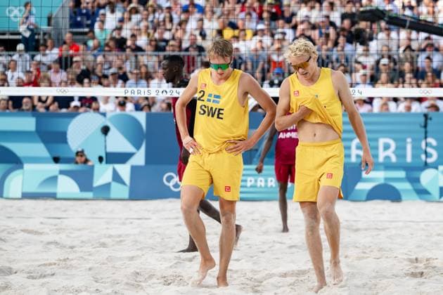 240729 David Ahman and Jonatan Hellvig of Sweden in men s preliminary round Beach volleyball, Beachvolleyball match between Sweden and Qatar during day 3 of the Paris 2024 Olympic Games, Olympische Spiele, Olympia, OS on July 29, 2024 in Paris. Photo: Vegard Grott BILDBYRAN kod VG VG0637 bbeng olympic games olympics os ol olympiska spel olympiske leker paris 2024 paris-os paris-ol beachvolleyboll beach volleyball sandvolleyball sverige sweden depp Copyright: VEGARDxGRoTT BB240729VG096