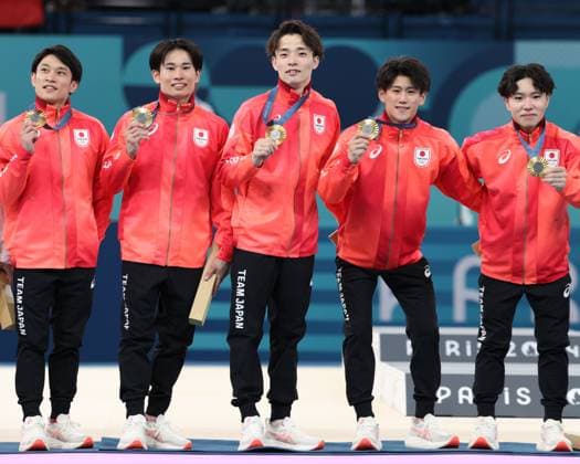 Team Japan show their Gold medals after competing in Artistic Gymnastics Men s Team Final Paris 2024 Olympic Games, Olympische Spiele, Olympia, OS Day Three, Paris, France - 29 Jul 2024  Copyright: xRyanxBrowne Shutterstockx 14608953ks