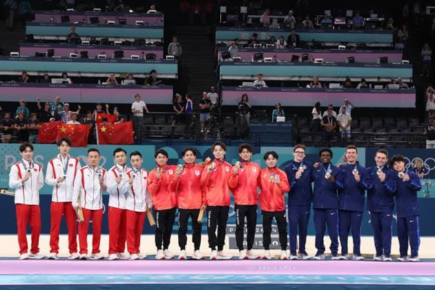 Team China, Team Japan and Team USA pose with their medals after competing in Artistic Gymnastics Men s Team Final Paris 2024 Olympic Games, Olympische Spiele, Olympia, OS Day Three, Paris, France - 29 Jul 2024  Copyright: xRyanxBrowne Shutterstockx 14608953ku