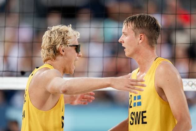 240729 David Ahman and Jonatan Hellvig of Sweden in men s preliminary round Beach volleyball, Beachvolleyball match between Sweden and Qatar during day 3 of the Paris 2024 Olympic Games, Olympische Spiele, Olympia, OS on July 29, 2024 in Paris. Photo: Vegard Grott BILDBYRAN kod VG VG0637 bbeng olympic games olympics os ol olympiska spel olympiske leker paris 2024 paris-os paris-ol beachvolleyboll beach volleyball sandvolleyball sverige sweden jubel Copyright: VEGARDxGRoTT BB240729VG105