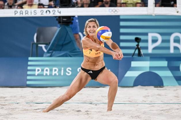 Laura Ludwid (Germany) controls the Ball during the Women s Beach volleyball, Beachvolleyball Preliminary Round - Group F match between Lezana Placette, Alexia Richard France and Laura Ludwig, Louisa Lippmann Germany on Day 3 of the Olympic Games, Olympische Spiele, Olympia, OS Paris 2024 at Eiffel Tower Stadium on July 29, 2024 in Paris, France.