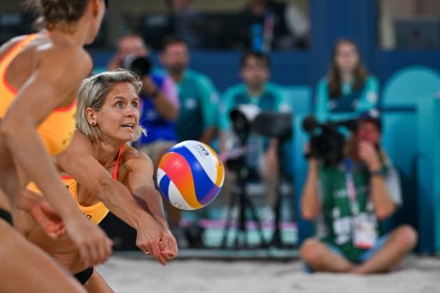 Olympische Spiele (Beachvolleyball); Paris 29.07.2024 Vorrunde, Frauen, GER-FRA, Laura Ludwig (am BAll, GER), Louisa Lippmann (2, GER), Copyright: xBEAUTIFULxSPORTS TomxBlochx