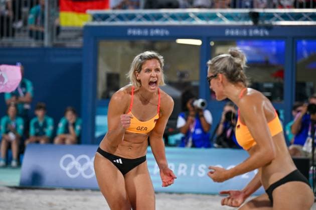 Olympische Spiele (Beachvolleyball); Paris 29.07.2024 Vorrunde, Frauen, GER-FRA, Laura Ludwig (links , GER), Louisa Lippmann (2, GER), Copyright: xBEAUTIFULxSPORTS TomxBlochx